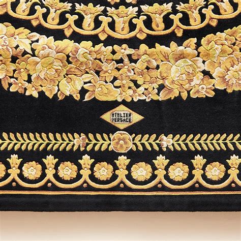 Tappeto nero e oro di Gianni Versace per Versace, anni '80